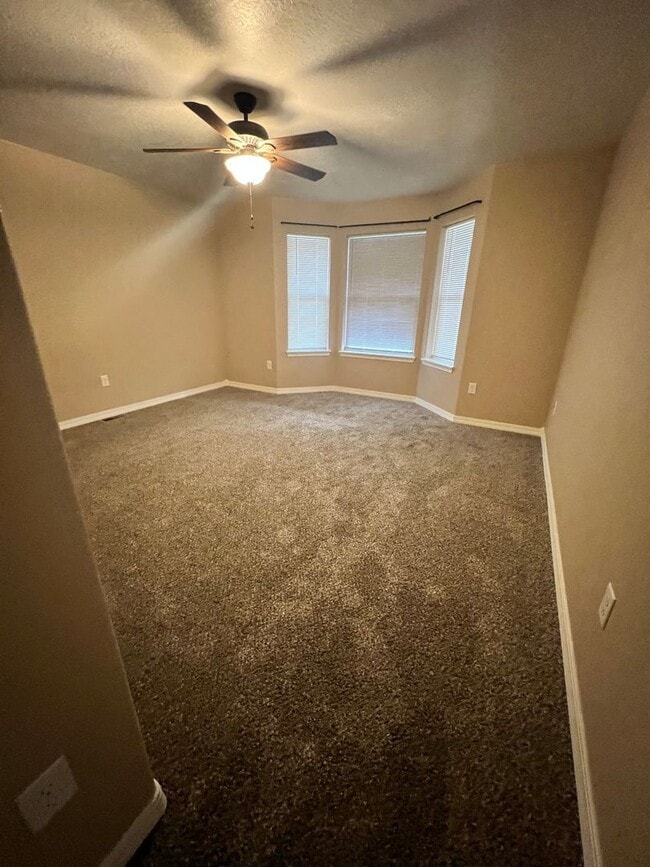 Building Photo - "Beautiful 4 Bedroom House For Rent" - Not furnished