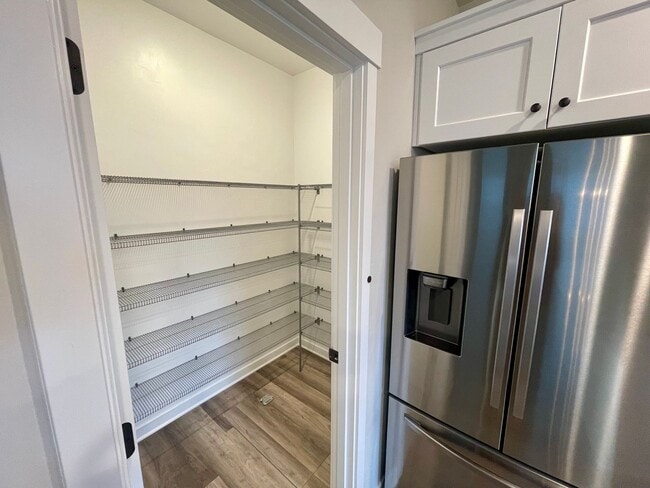 Building Photo - Spacious 3-bedroom and 2nd living room 2 1/2-full bath with New carpet, pad and LVT flooring