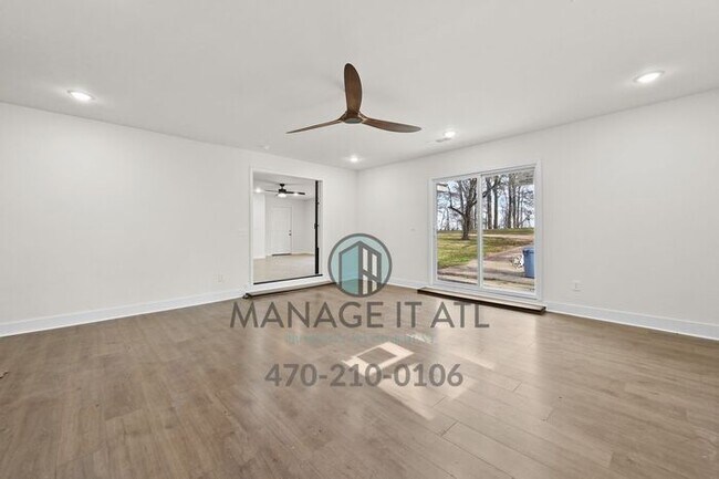 Building Photo - FULLY remodeled 4-bedroom, 2-bathroom house in Gainesville!