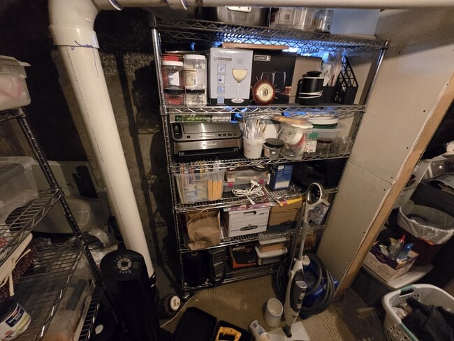 Building Photo - 417 E Tamarack St