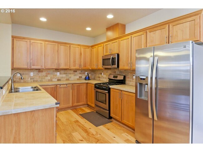 Building Photo - 345 NE 105th Ave