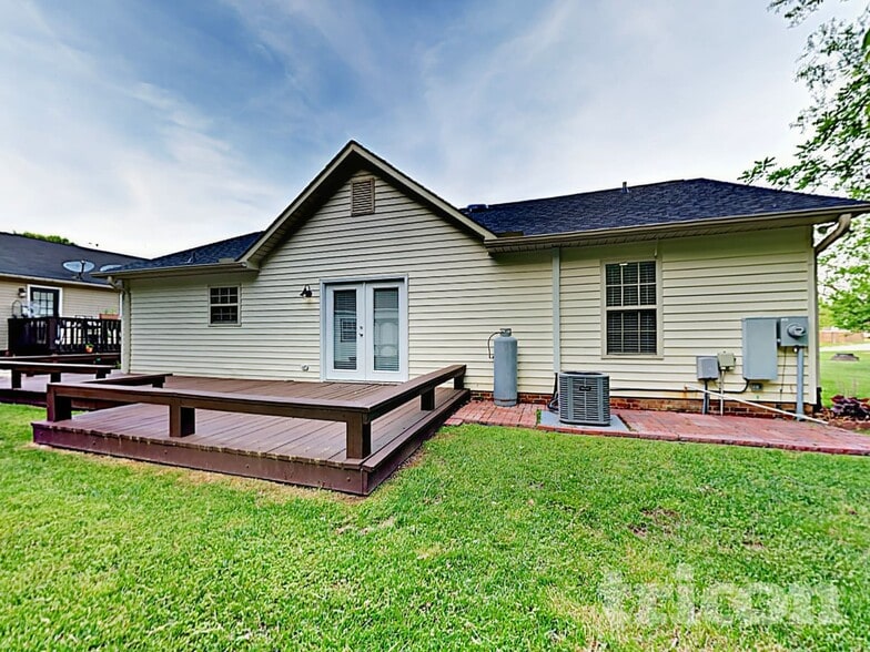 Building Photo - 5091 Daffodil Ln