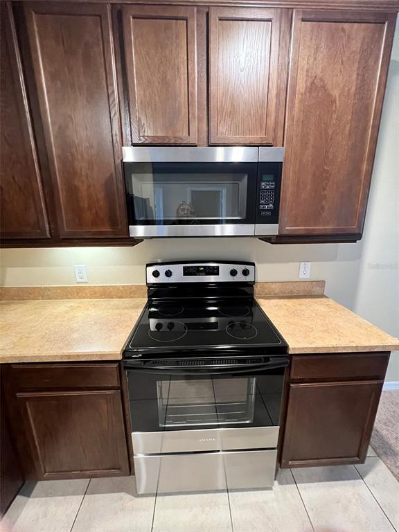 Building Photo - 2202 Seven Oaks Dr