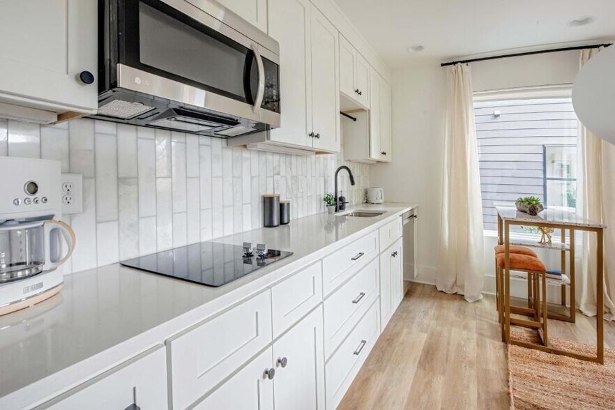 Building Photo - 542 Boulevard NE