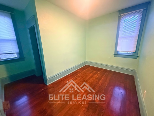 Building Photo - 3 Bedroom | 2 Bathroom Home Available Now