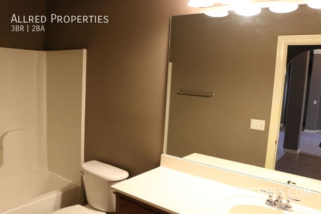 Building Photo - Fall Into Your New Home! 3 Bed, 2 Bath in ...