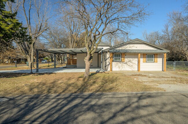 Building Photo - 416 Betty Ln