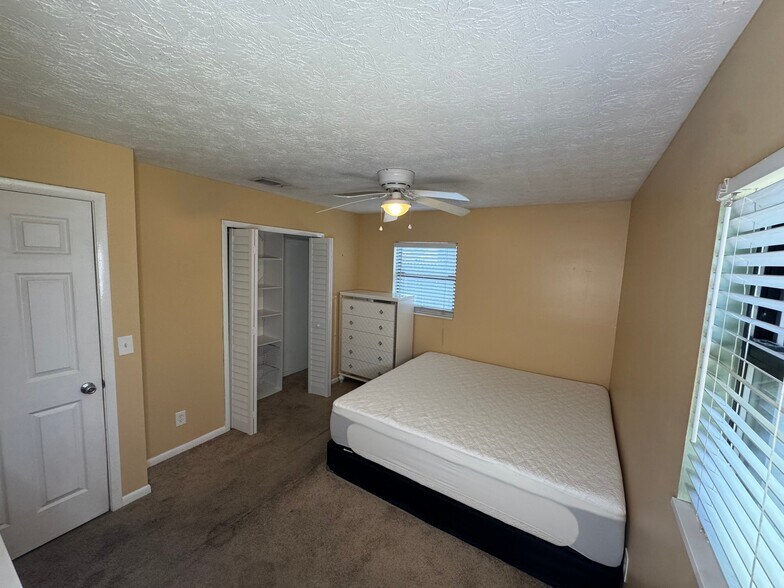 Building Photo - 8229 Frost St N