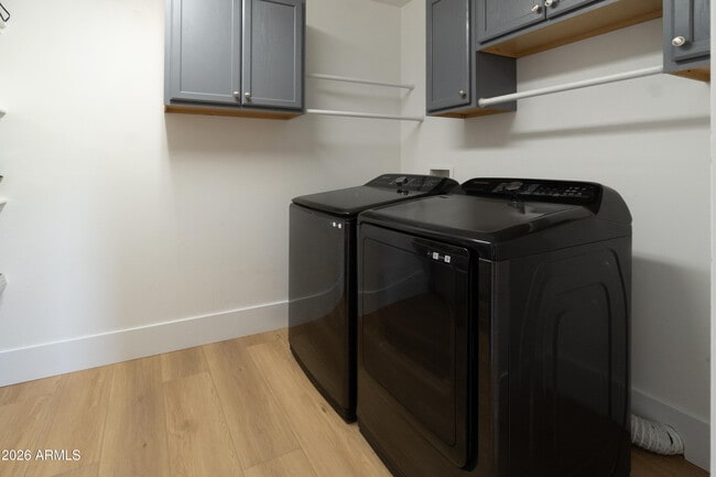 Building Photo - 4451 E Earll Dr