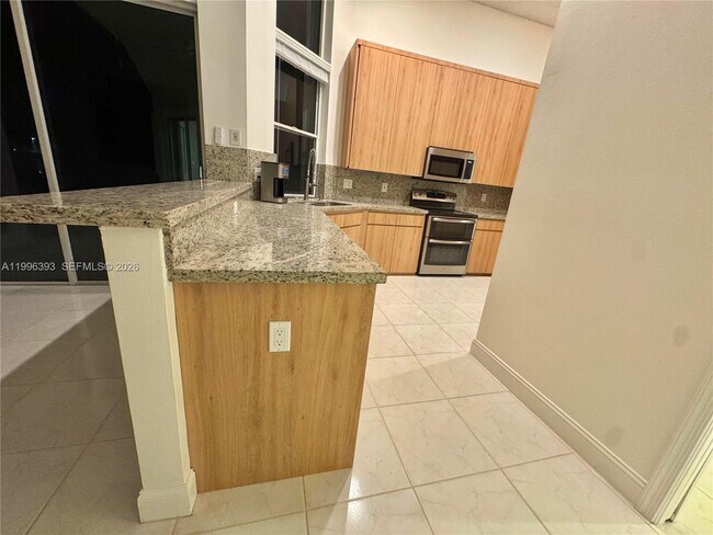 Building Photo - 3066 Lakewood Cir