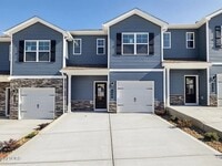 Building Photo - KODAK LOCATION! Lots of Amenities!!