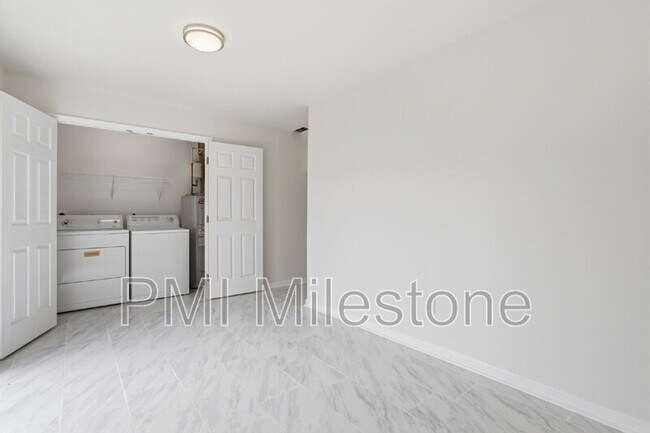 Building Photo - 75 Foal Ln