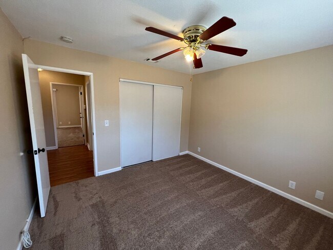 Building Photo - Apple Valley Desert Knolls