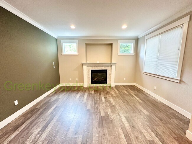Building Photo - Beautiful Newer Built House in NE Portland