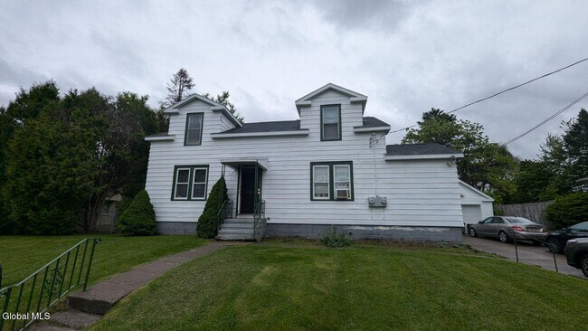 Building Photo - 63 Wellington Ave