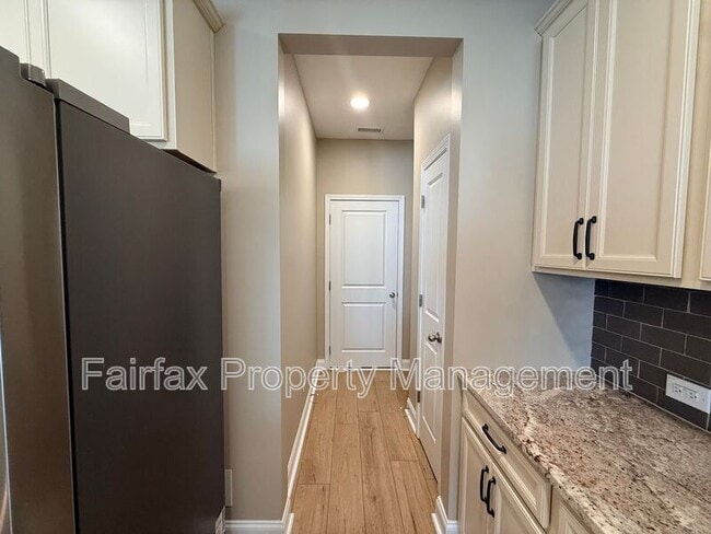 Building Photo - 212 Ellsworth Manor Dr