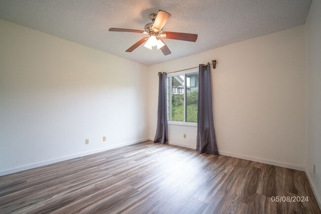 Building Photo - Available now! 2 bedroom, 1.5 Bath Townhouse at Wailuna