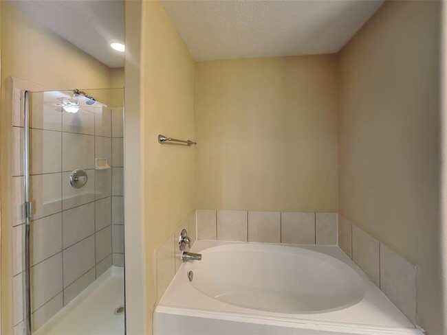 Building Photo - 3642 Apple Dale Dr