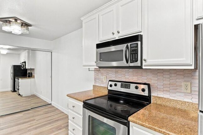 Building Photo - 2695 Somerset Park Cir