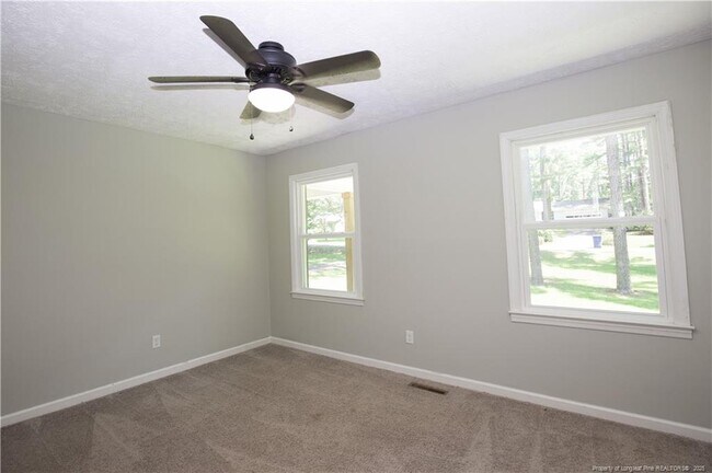 Building Photo - 906 N Glenwood Trail