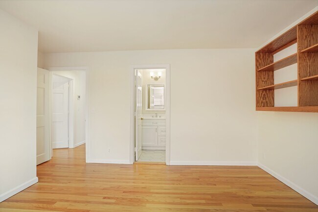 Building Photo - 52 Sherwood Pl
