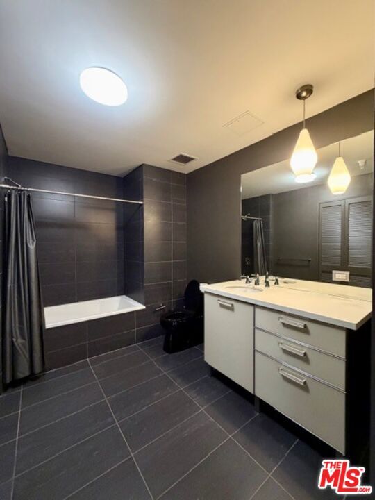 Building Photo - 460 S Spring St