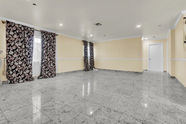 Building Photo - 5246 N Gareloch Ave