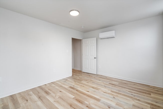 Building Photo - 2321 Spring St