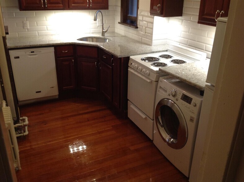 Building Photo - 26 Dover St