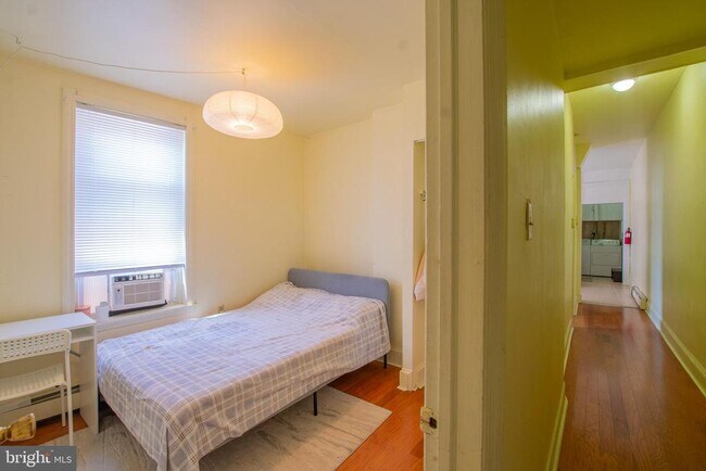 Building Photo - 3201 Baring St
