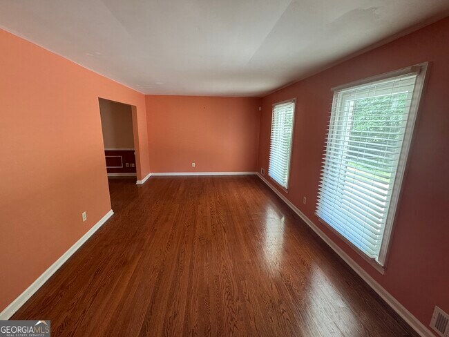 Building Photo - 4977 Rockbridge Rd SW