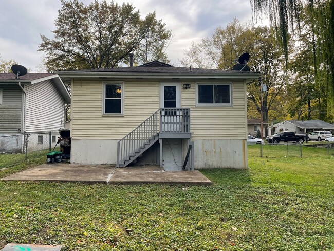 Building Photo - Charming home nestled right near the heart...