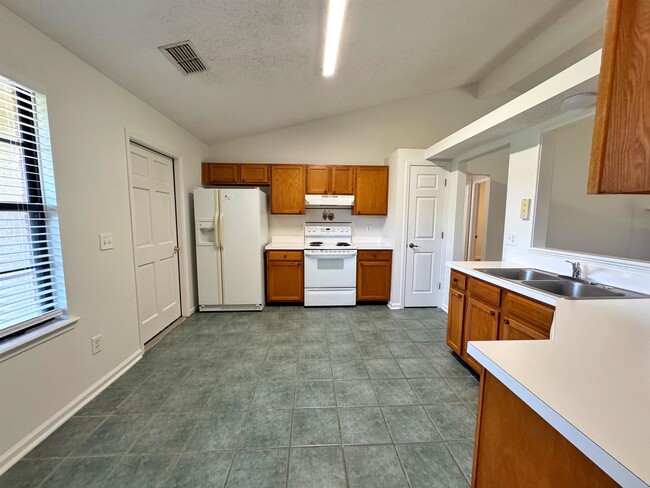 Building Photo - 2086 Magnus Ln