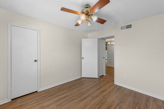 Building Photo - 2120 El Paseo St