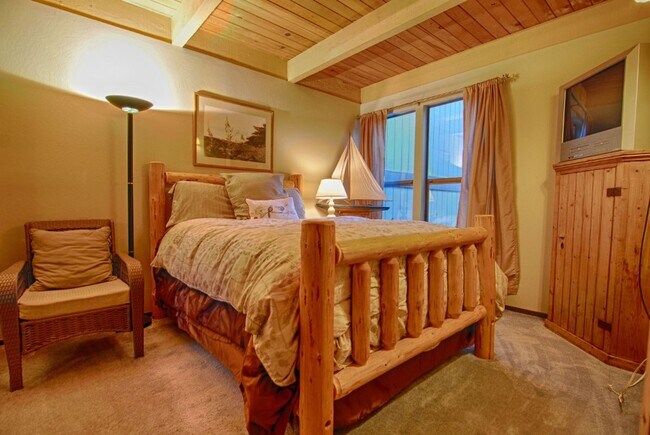 Building Photo - SKI LEASE: Kings Beach; Updated, Well Appointed Townhome