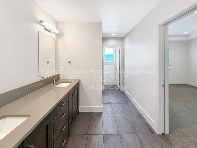 Building Photo - 3033 S Trailwood Way