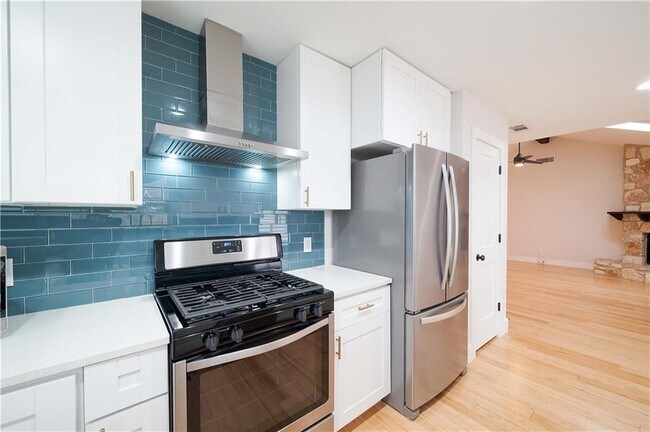 Building Photo - 2515 Berkett Dr