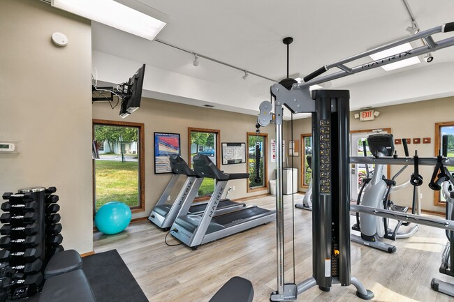 Building Photo - One Bedroom Contemporary Apartment with St...