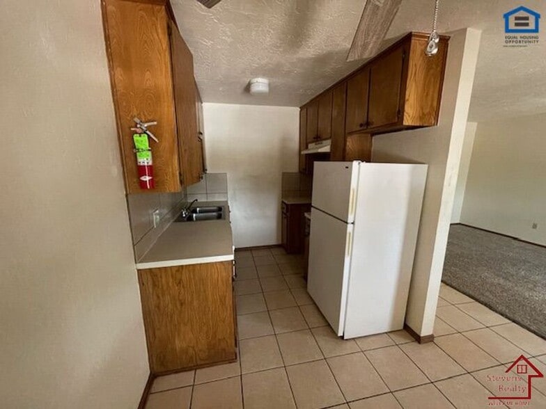 Building Photo - 1912 SW D Ave