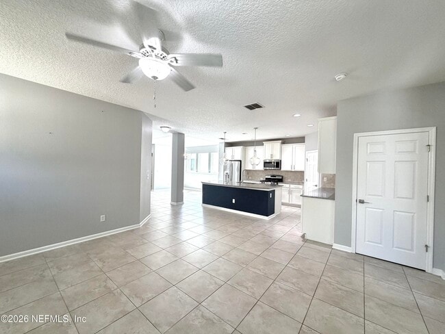 Building Photo - 197 Spring Park Ave