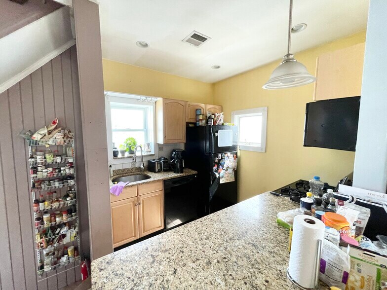 Building Photo - 44 Ward St