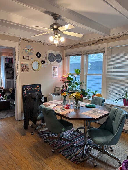 Building Photo - 3431 N Bartlett Ave