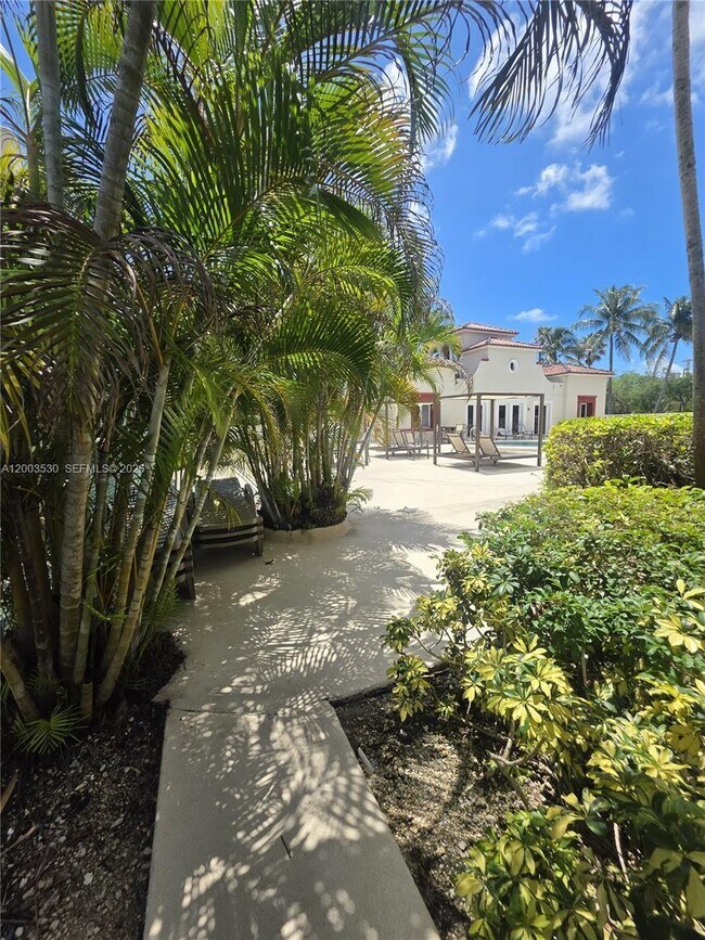 Building Photo - 6709 N Kendall Dr