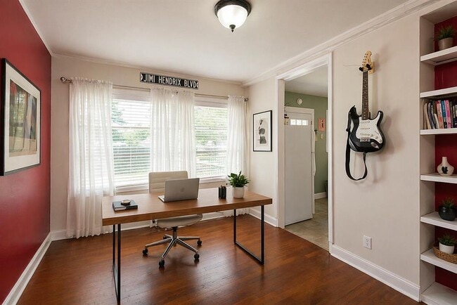 Building Photo - 2603 Albata Ave