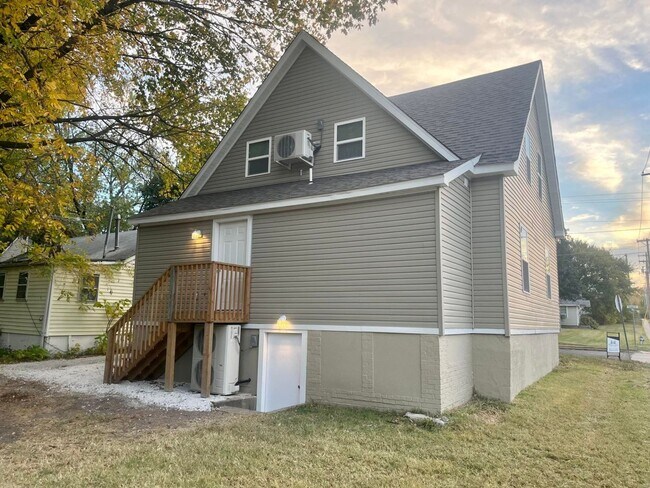 Building Photo - Beautifully Updated 4 Bed 2.5 Bath House!