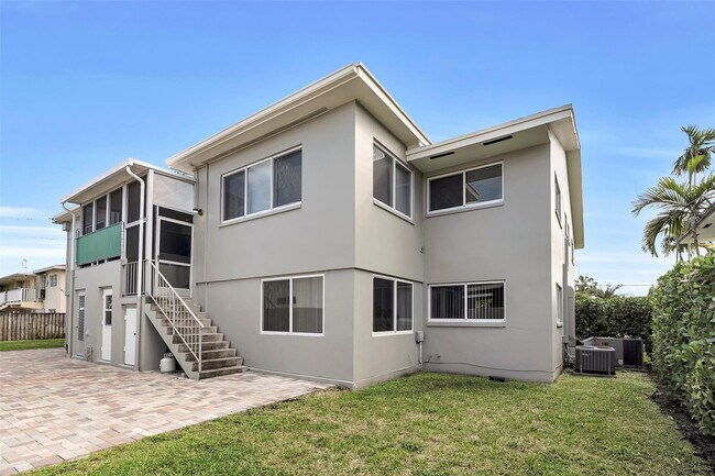 Building Photo - 1049 NW 30th Ct