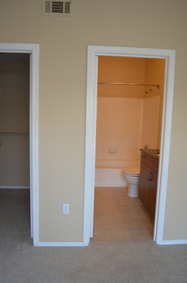 Building Photo - Biltmore 2 bedroom!