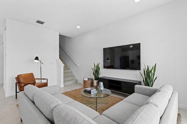 Building Photo - 4404 Longwood Lk Sq