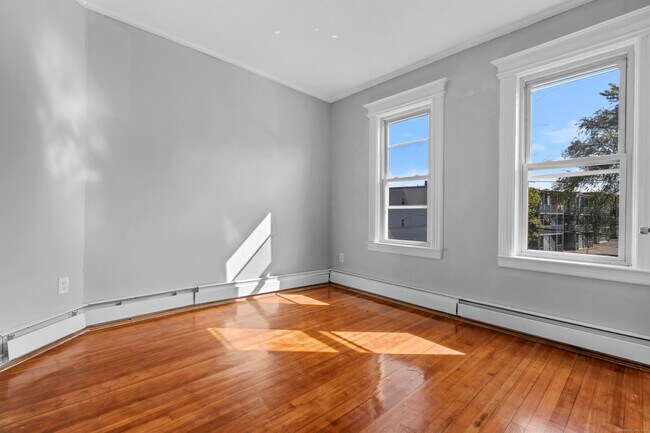 Building Photo - 202 Mather St