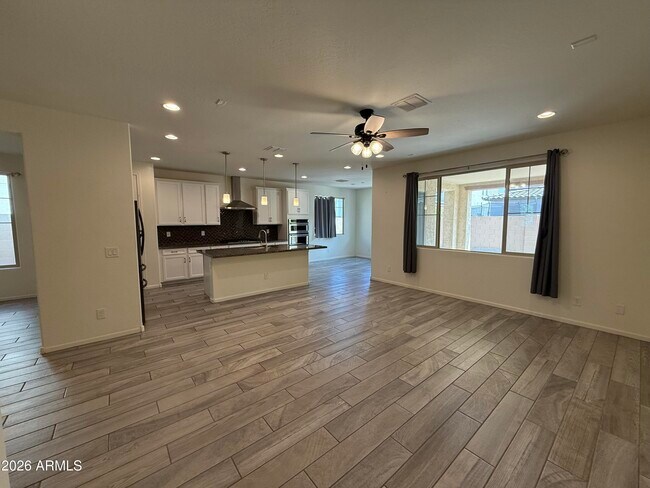 Building Photo - 263 E Lantana Dr